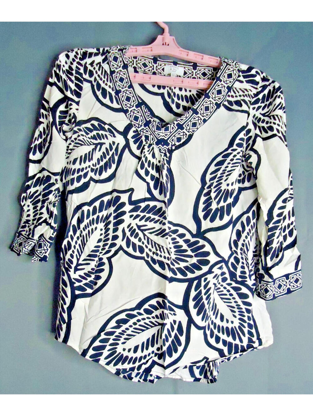 Crown & Ivy Vneck Blouse Navy White Geometric Print Long Sleeve Petite Medium